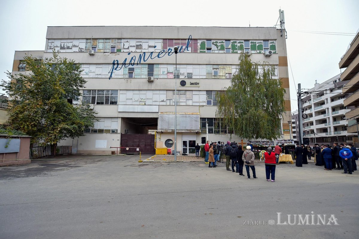 Slujbe de pomenire pentru victimele de la clubul Colectiv 131008
