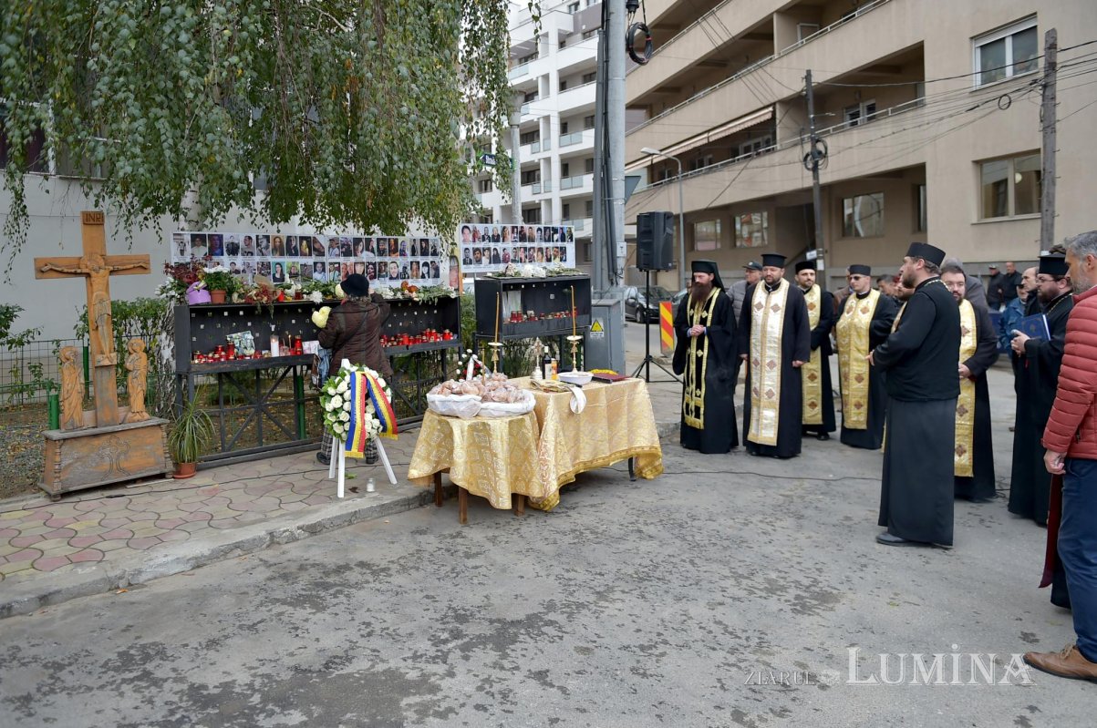 Slujbe de pomenire pentru victimele de la clubul Colectiv 131009