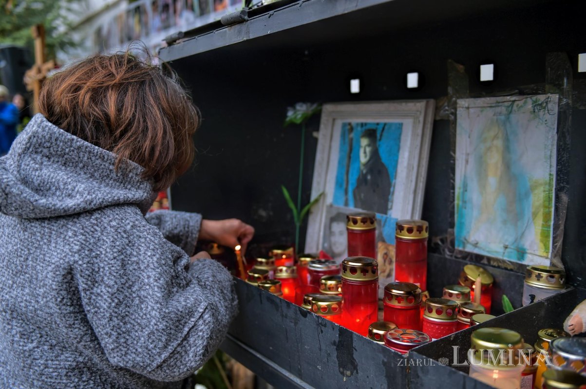 Slujbe de pomenire pentru victimele de la clubul Colectiv 131010