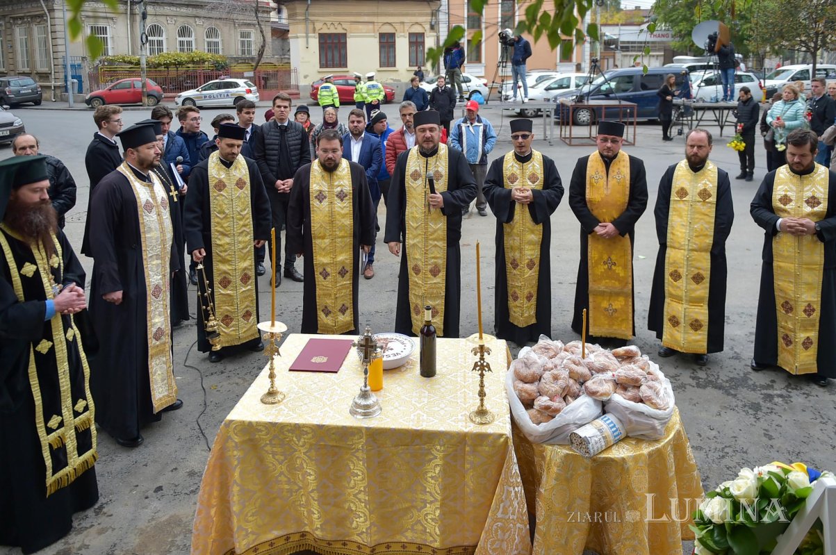 Slujbe de pomenire pentru victimele de la clubul Colectiv 131014