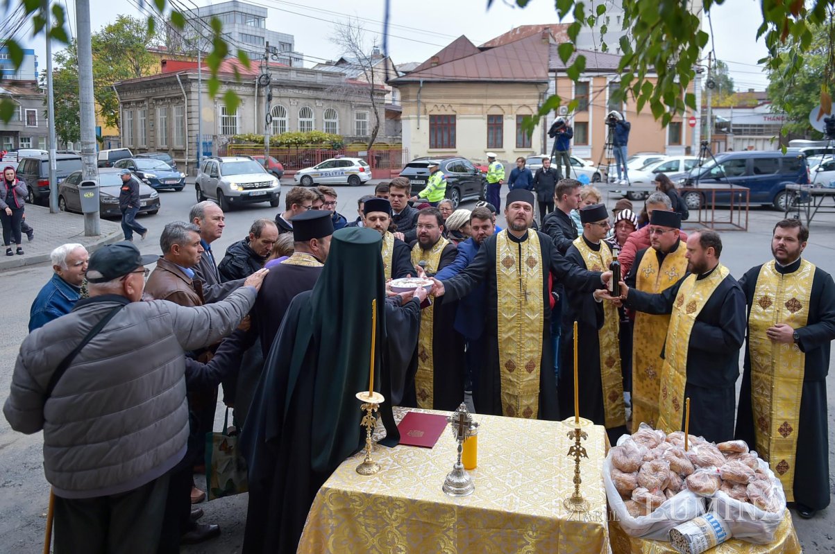 Slujbe de pomenire pentru victimele de la clubul Colectiv 131015