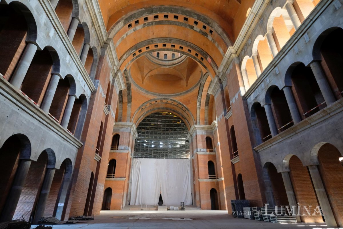 Lucrări importante la acoperișul și icoanele Catedralei Naționale 131523