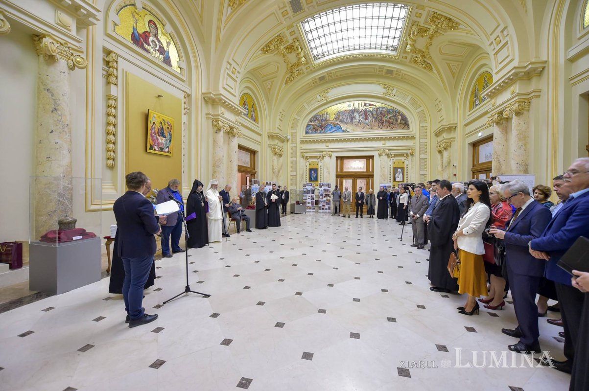 Expoziție și lansare de carte la Palatul Patriarhiei 131897