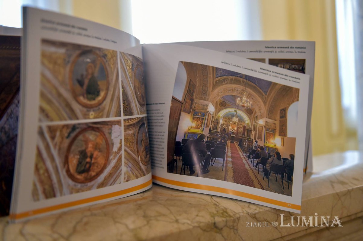 Expoziție și lansare de carte la Palatul Patriarhiei 131905
