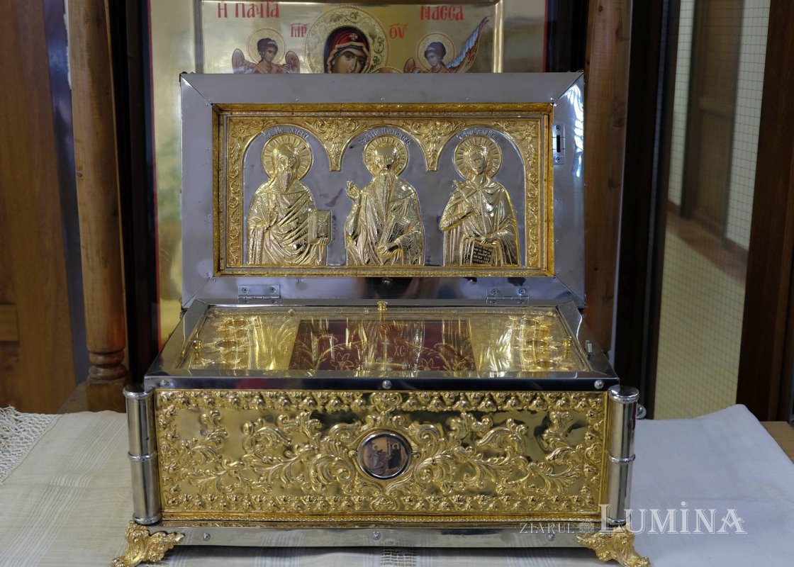 Moaștele Sfântului Nectarie la centrul bucureștean de îngrijiri paliative care-i poartă numele 131797