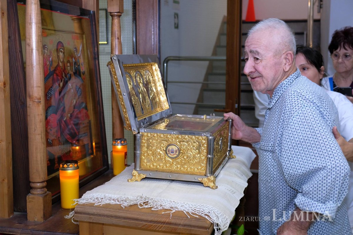 Moaștele Sfântului Nectarie la centrul bucureștean de îngrijiri paliative care-i poartă numele 131799