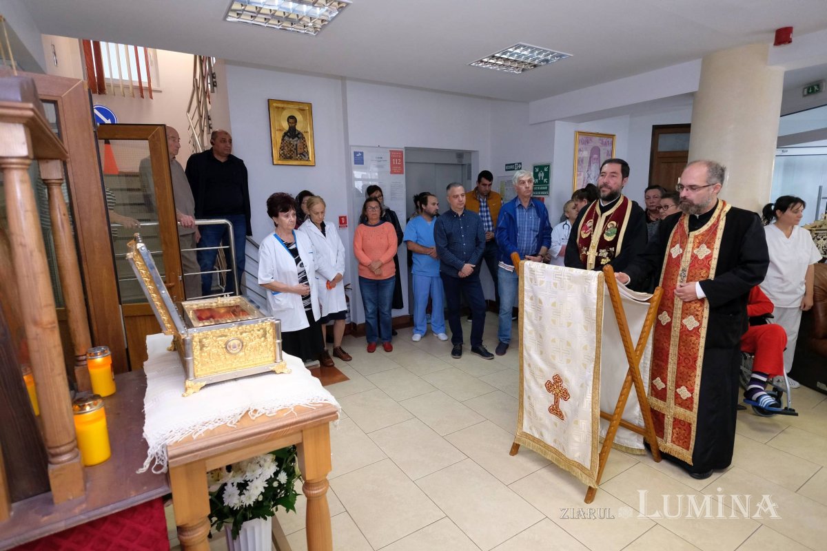 Moaștele Sfântului Nectarie la centrul bucureștean de îngrijiri paliative care-i poartă numele 131801