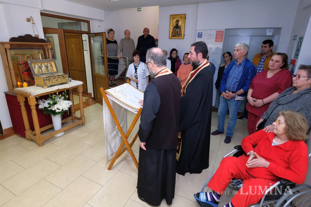 Moaștele Sfântului Nectarie la centrul bucureștean de îngrijiri paliative care-i poartă numele 131802