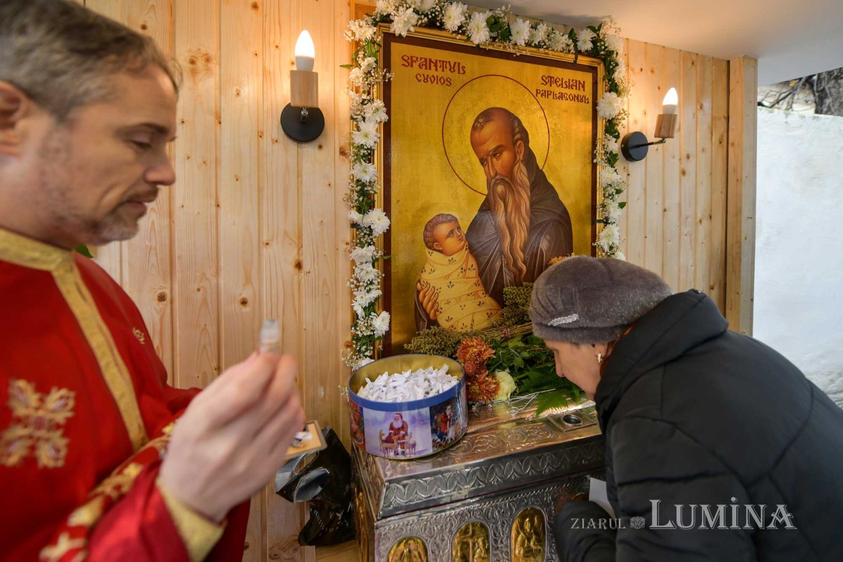 Sfântul Stelian Paflagonul, sărbătorit la biserica lui din București 133352