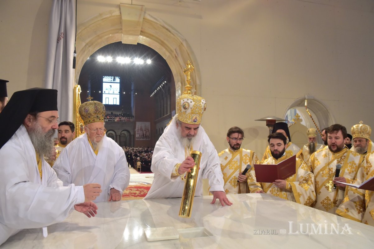 Sărbătoarea Sfântului Andrei, ziua Catedralei şi a neamului românesc 133505