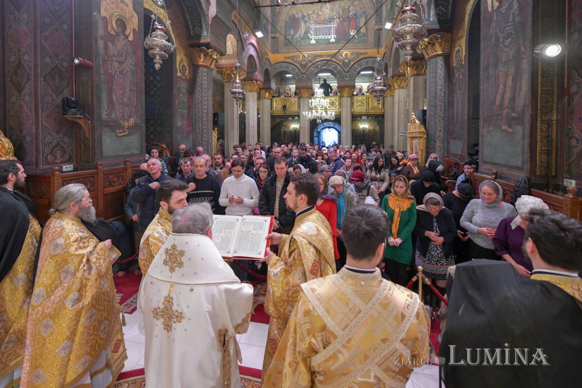 „Să păstrăm și să cultivăm darul sfânt al unității naționale” 133764