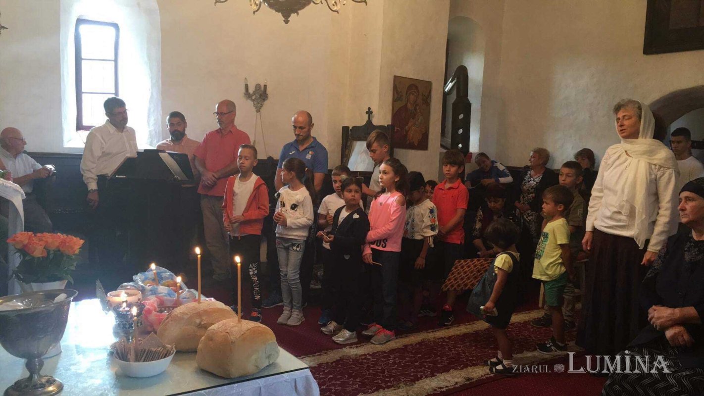 Lumina albului bisericii din Bălteni 133970