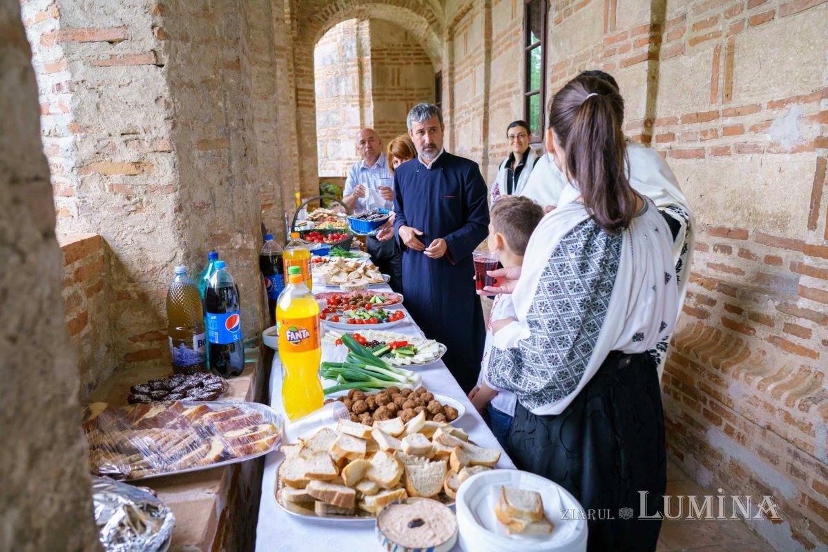 Lumina albului bisericii din Bălteni 133971