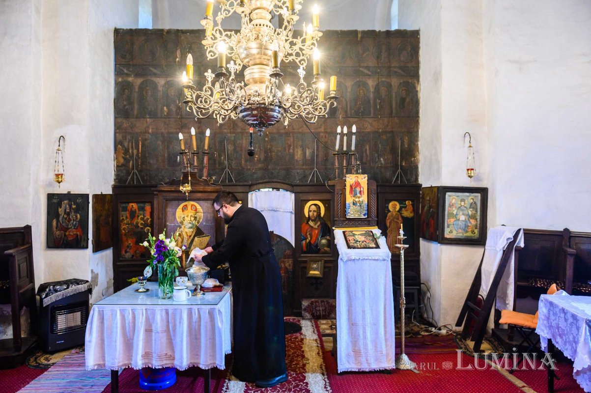 Lumina albului bisericii din Bălteni 133972