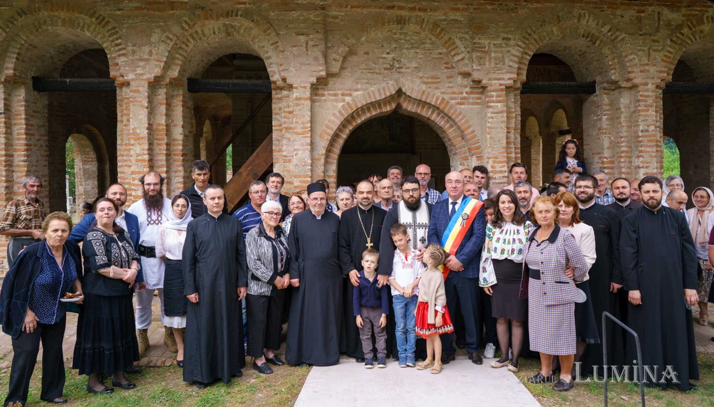 Lumina albului bisericii din Bălteni 133974