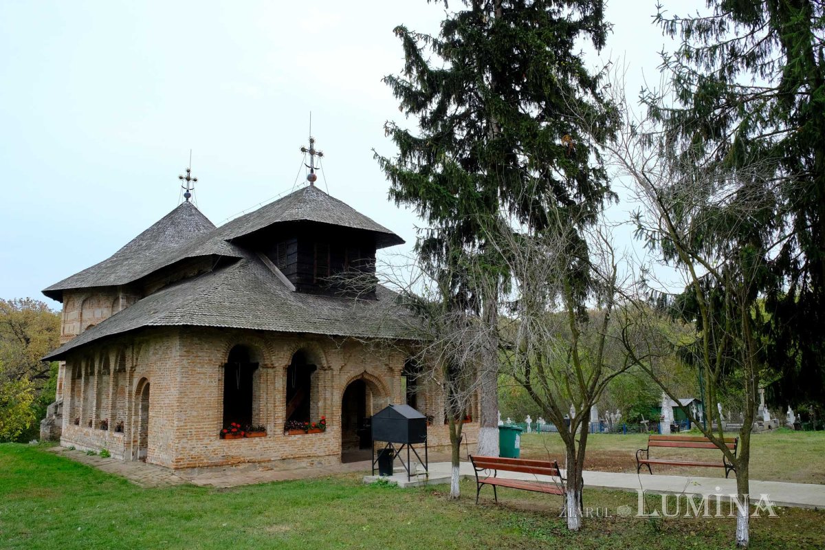 Lumina albului bisericii din Bălteni 133975