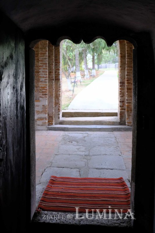 Lumina albului bisericii din Bălteni 133977