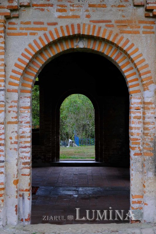 Lumina albului bisericii din Bălteni 133979