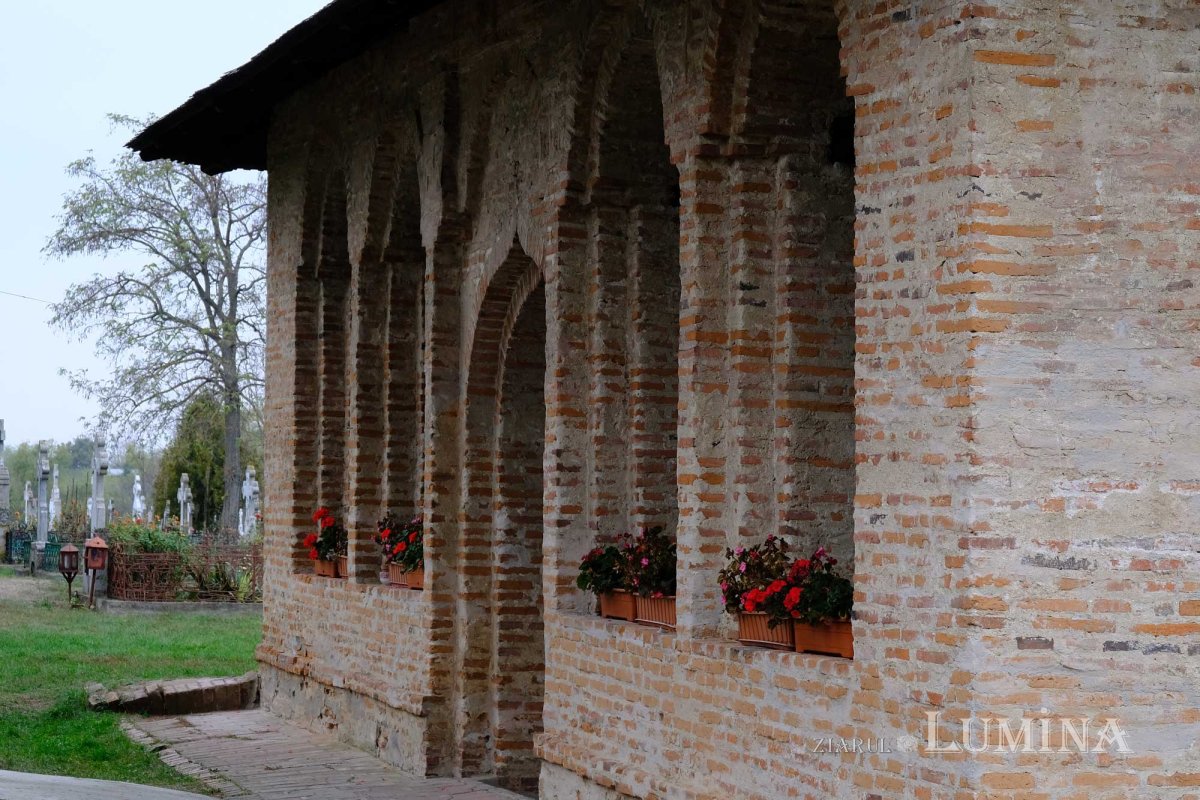 Lumina albului bisericii din Bălteni 133980