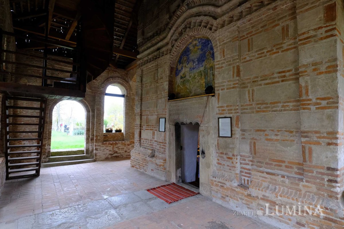 Lumina albului bisericii din Bălteni 133984