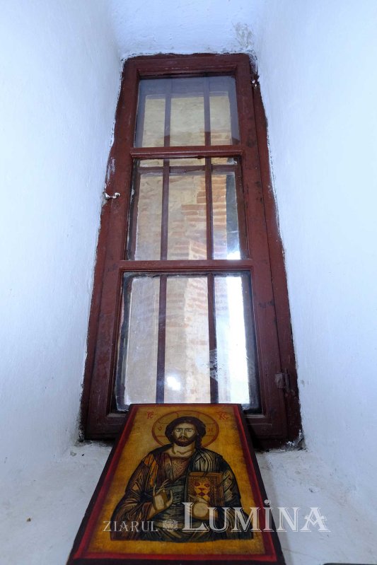 Lumina albului bisericii din Bălteni 133987