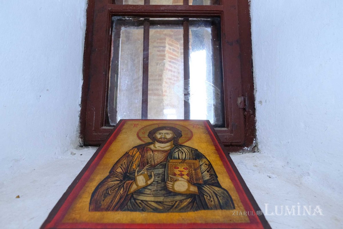 Lumina albului bisericii din Bălteni 133988