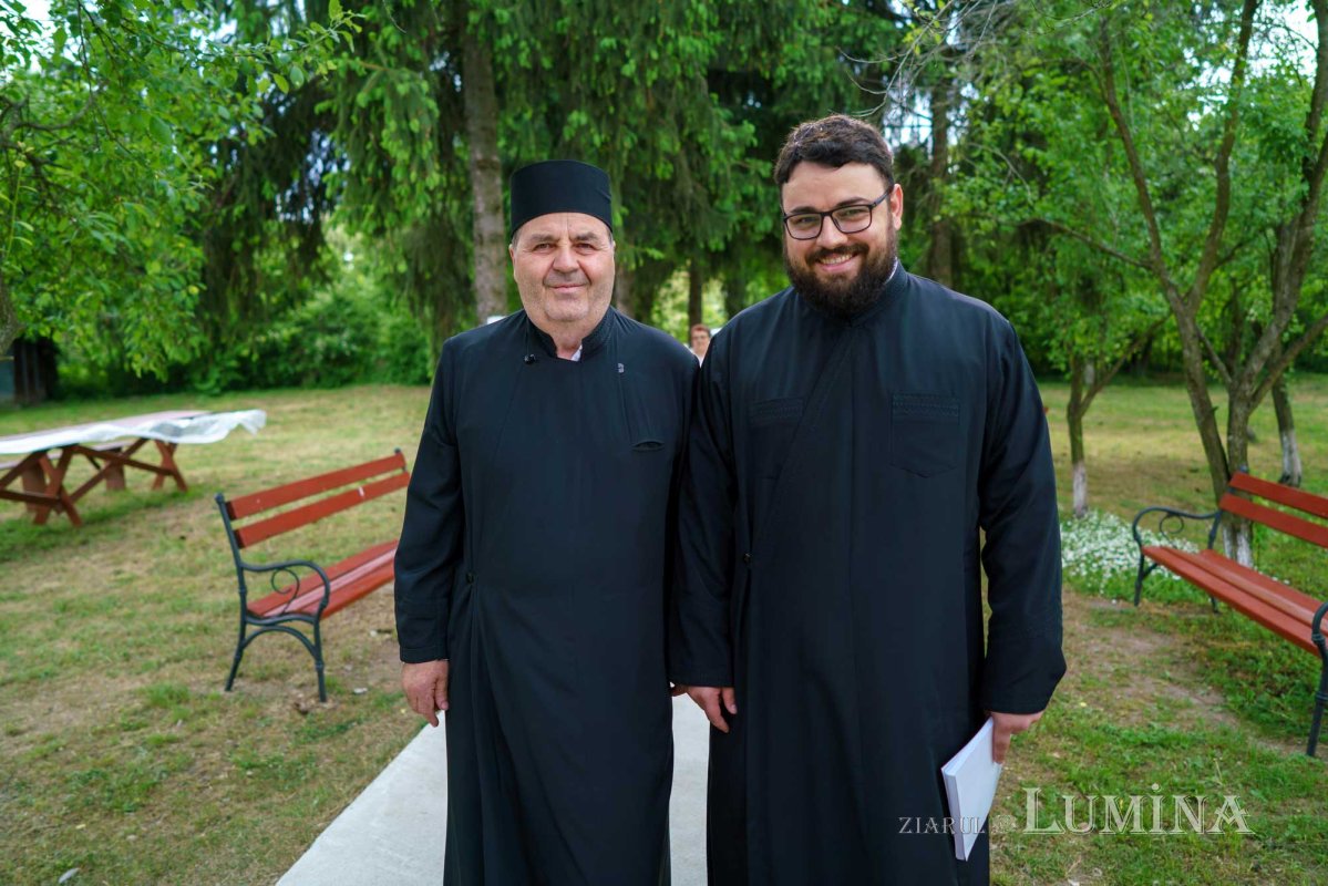 Lumina albului bisericii din Bălteni 133996