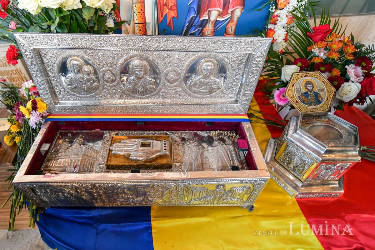 Comuniunea sfinților la Biserica „Sfântul Gheorghe”-Nou din Capitală 134322