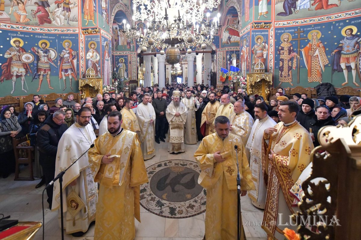 Comuniunea sfinților la Biserica „Sfântul Gheorghe”-Nou din Capitală 134327