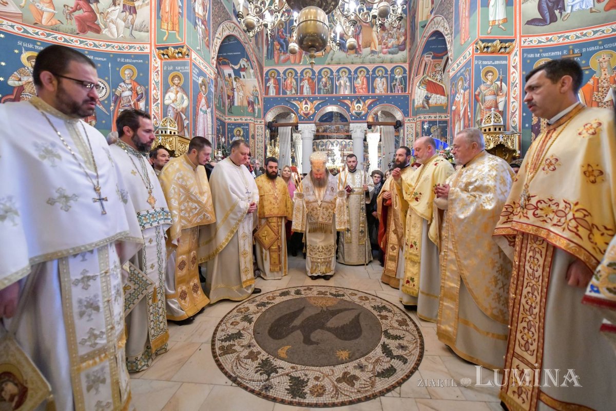 Comuniunea sfinților la Biserica „Sfântul Gheorghe”-Nou din Capitală 134333