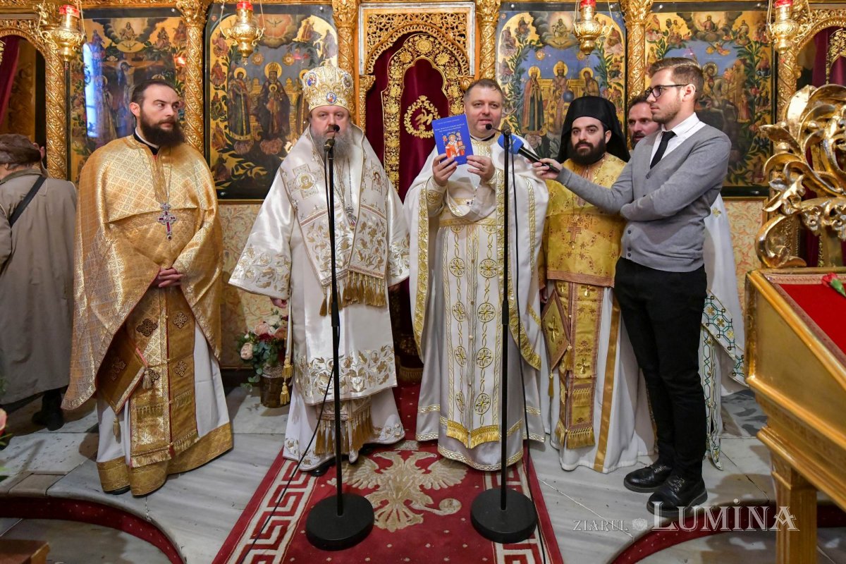 Comuniunea sfinților la Biserica „Sfântul Gheorghe”-Nou din Capitală 134346