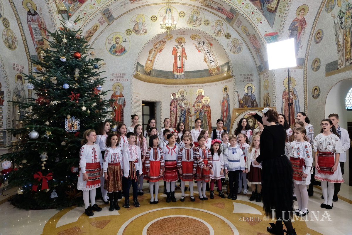 Cete de colindători la Reședința Patriarhală 135560