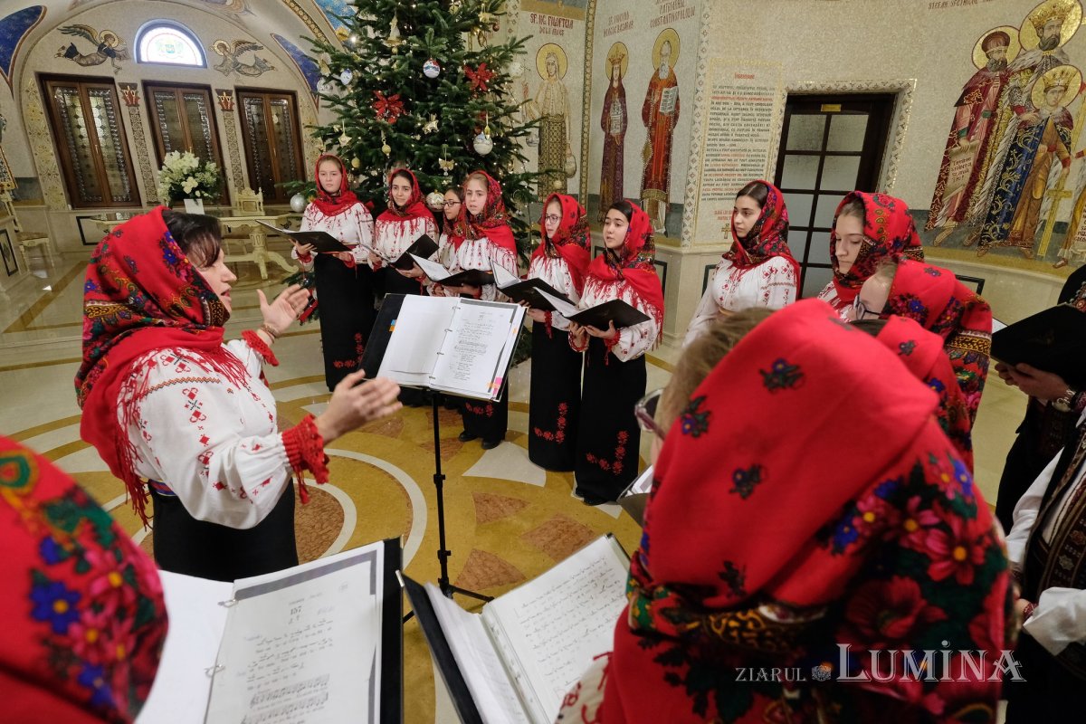 Cete de colindători la Reședința Patriarhală 135571