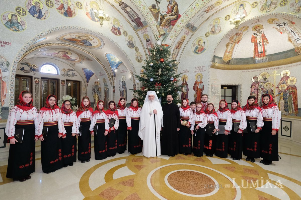 Cete de colindători la Reședința Patriarhală 135578