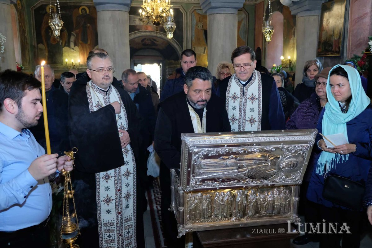 Sfânta Muceniţă Anastasia, sărbătorită la biserica sa din Capitală 135892