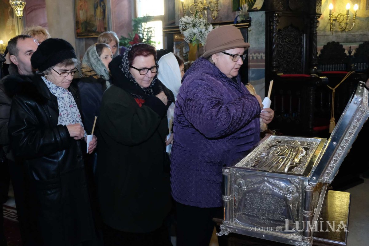 Sfânta Muceniţă Anastasia, sărbătorită la biserica sa din Capitală 135893