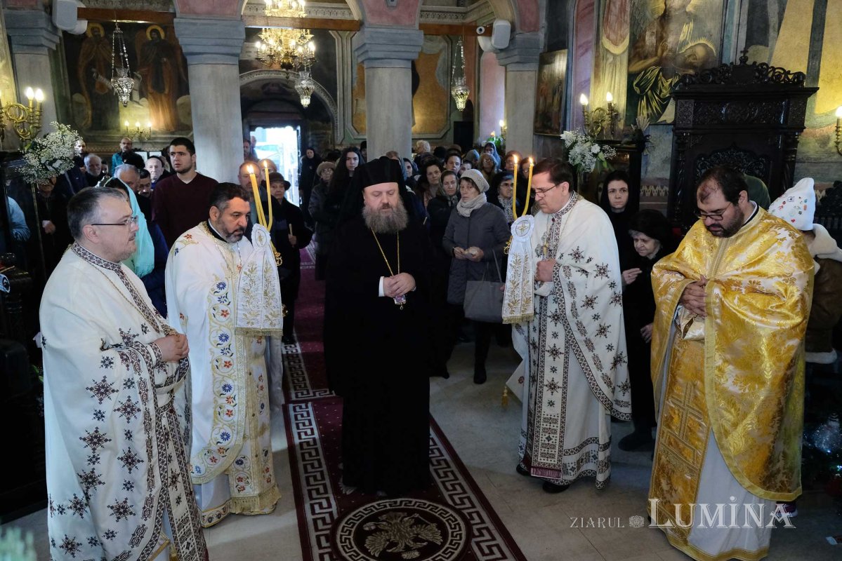 Sfânta Muceniţă Anastasia, sărbătorită la biserica sa din Capitală 135900