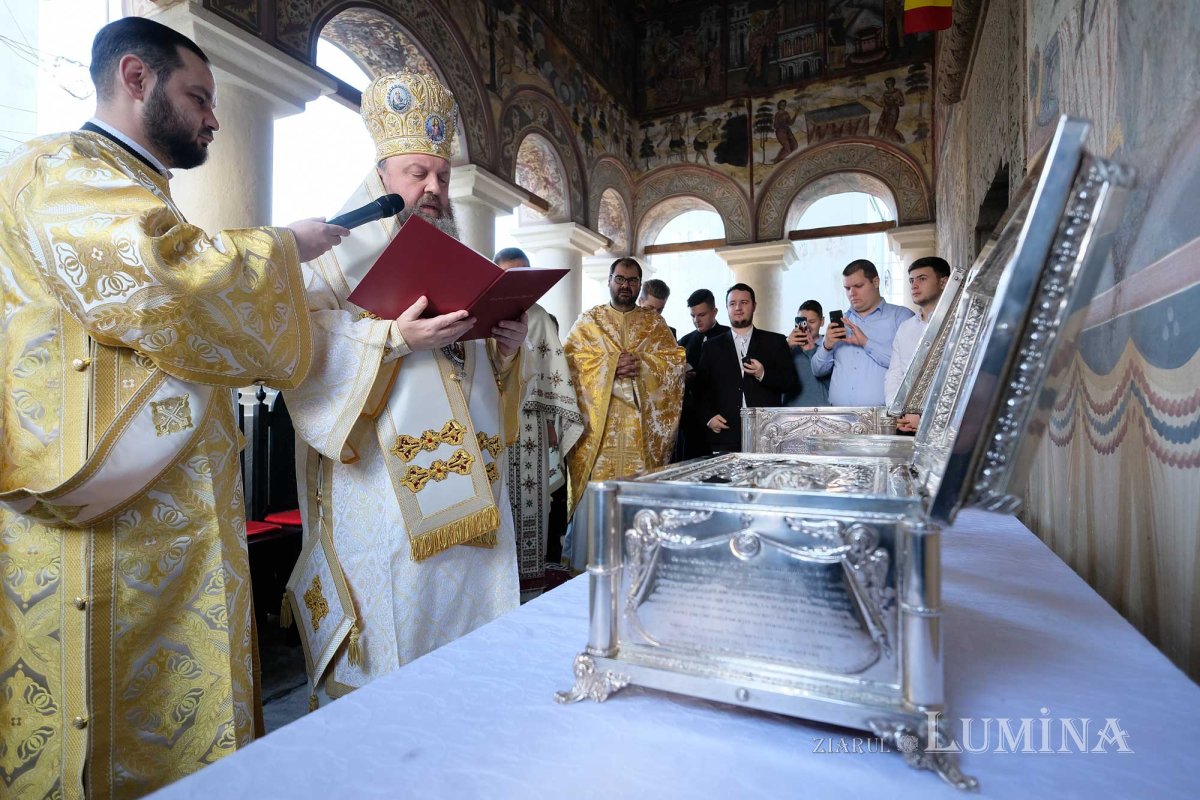 Sfânta Muceniţă Anastasia, sărbătorită la biserica sa din Capitală 135902