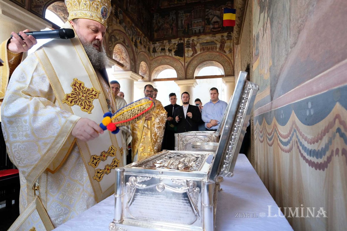 Sfânta Muceniţă Anastasia, sărbătorită la biserica sa din Capitală 135903