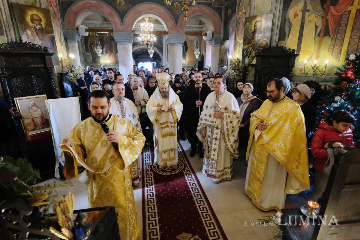 Sfânta Muceniţă Anastasia, sărbătorită la biserica sa din Capitală 135905