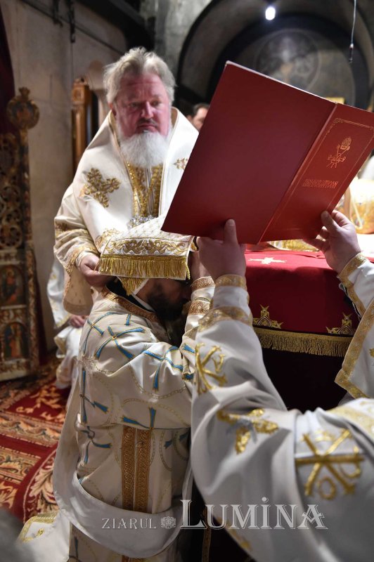Redactorul de la „Lumina de Duminică” a primit hirotonia întru preot 136094