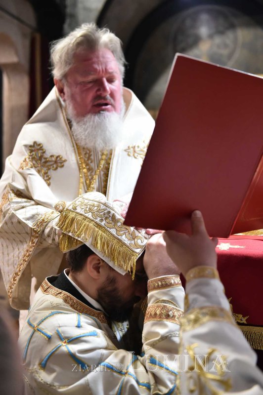 Redactorul de la „Lumina de Duminică” a primit hirotonia întru preot 136095