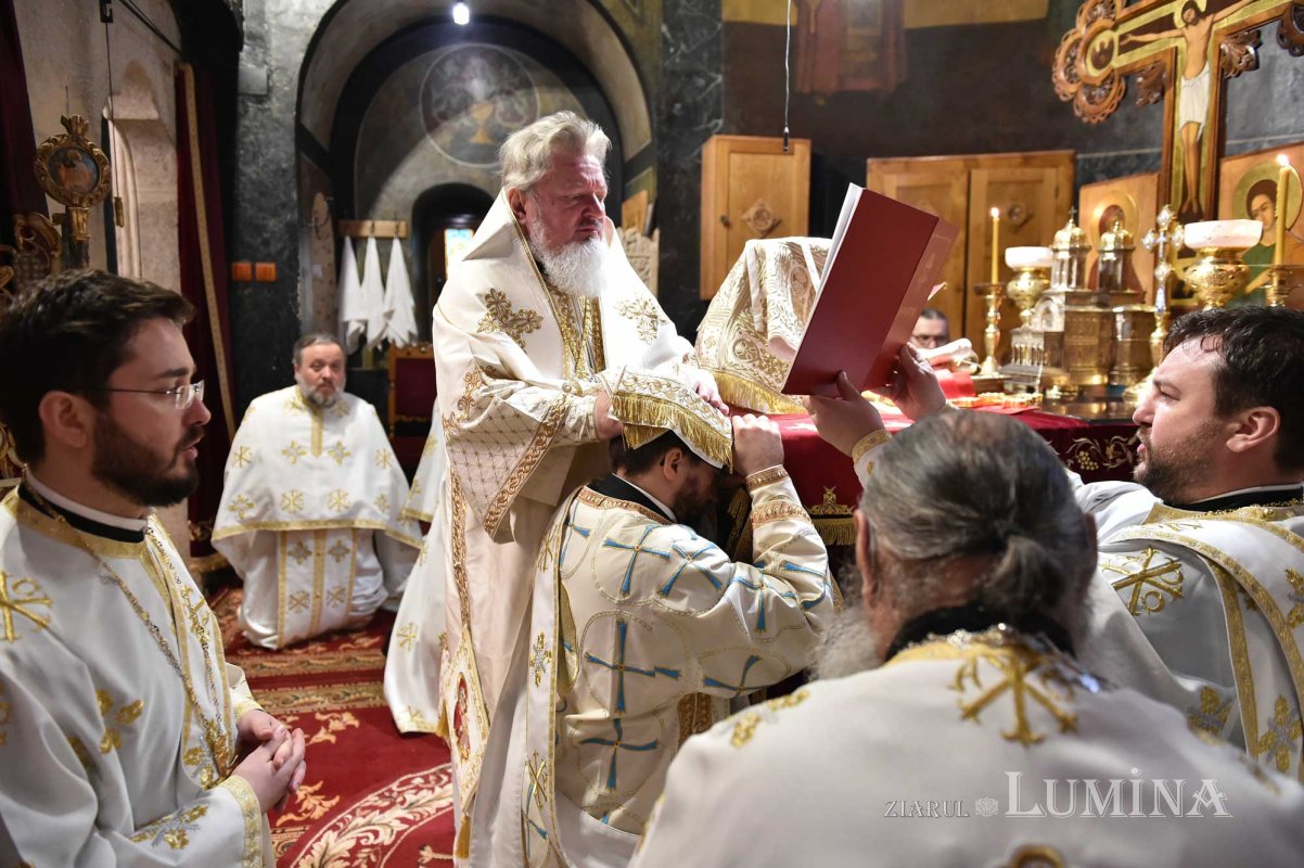 Redactorul de la „Lumina de Duminică” a primit hirotonia întru preot 136096