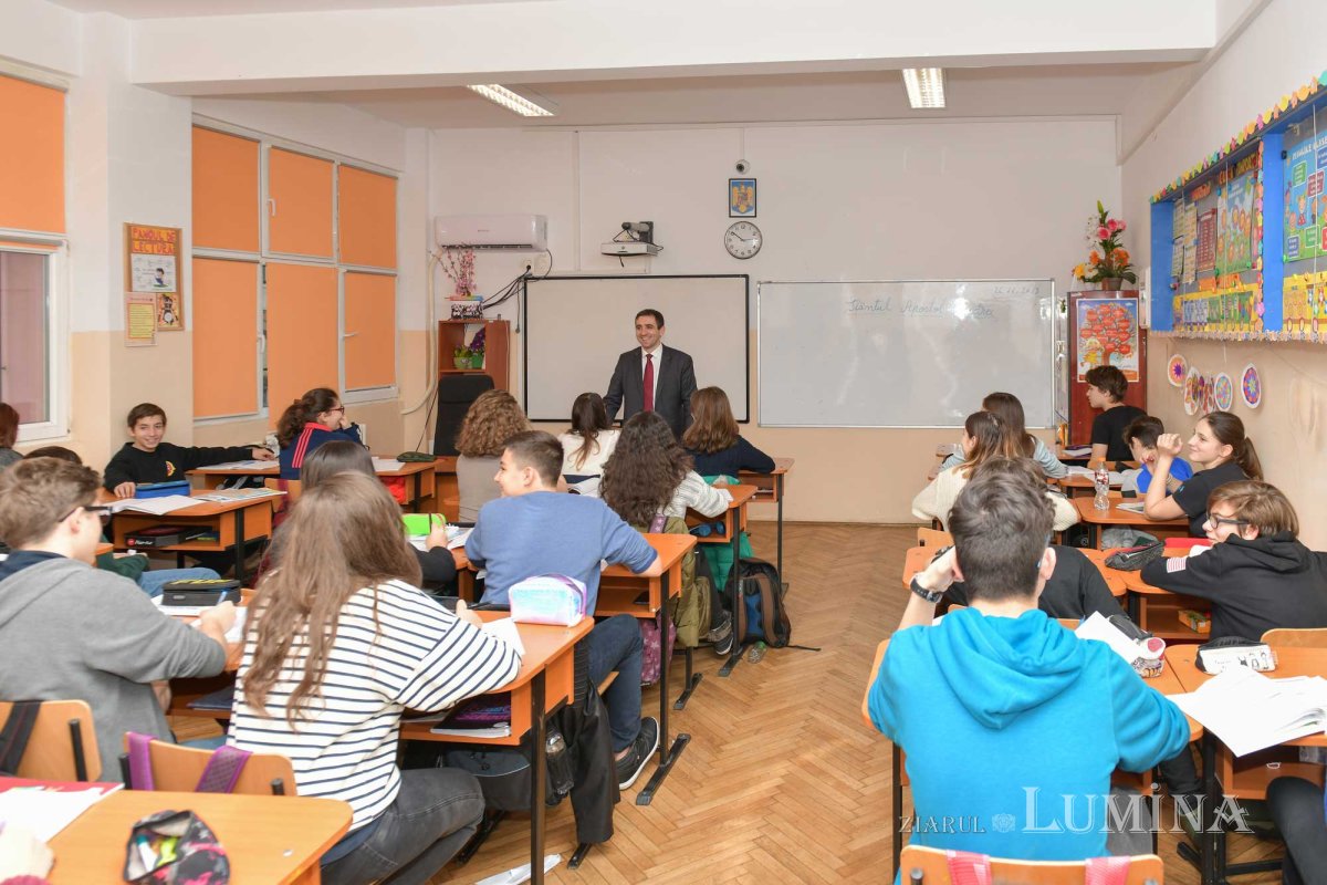 „Suntem aici pentru elevi” 136980