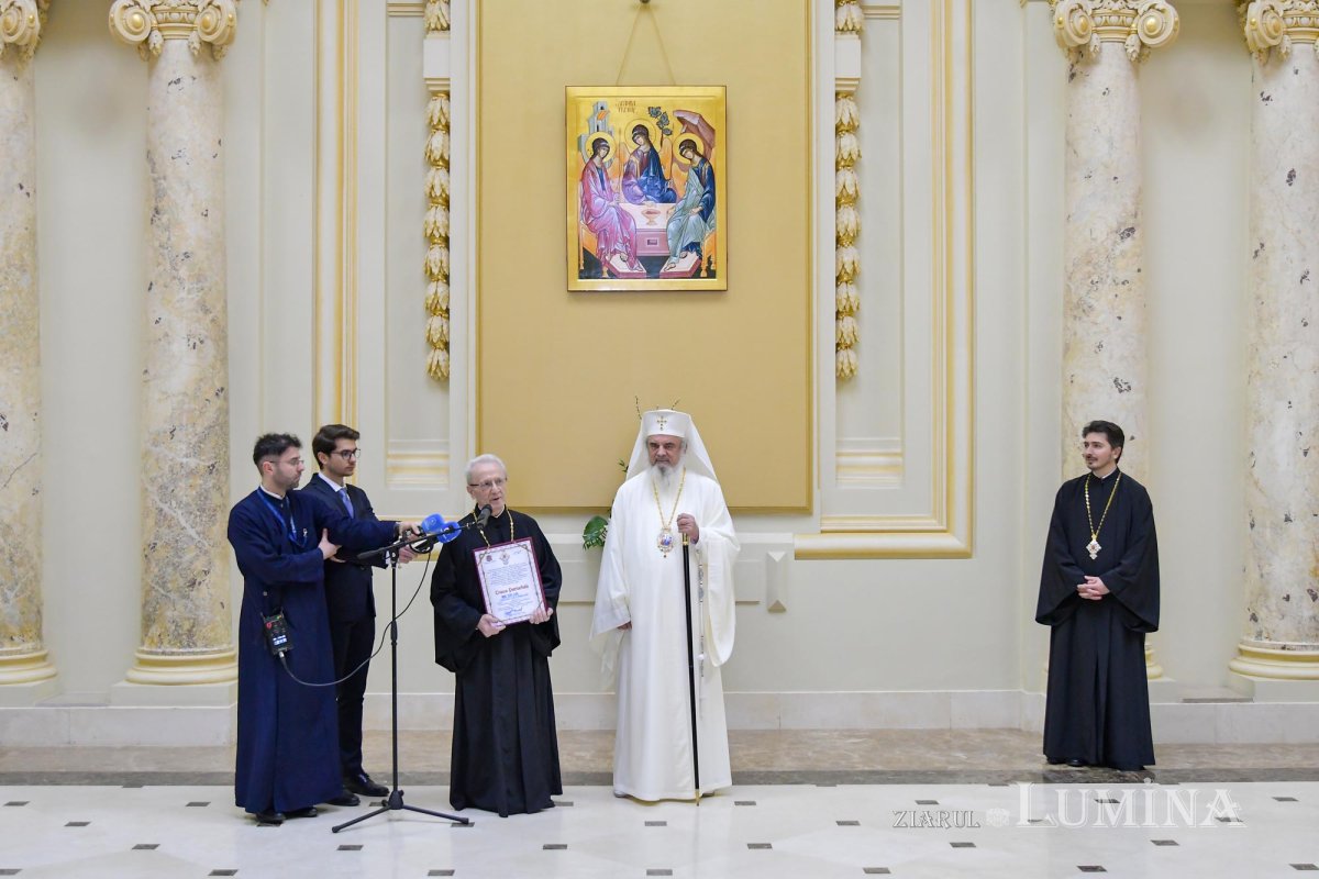 Distincție pentru fondatorul Corului de copii și tineret „Symbol” 137743