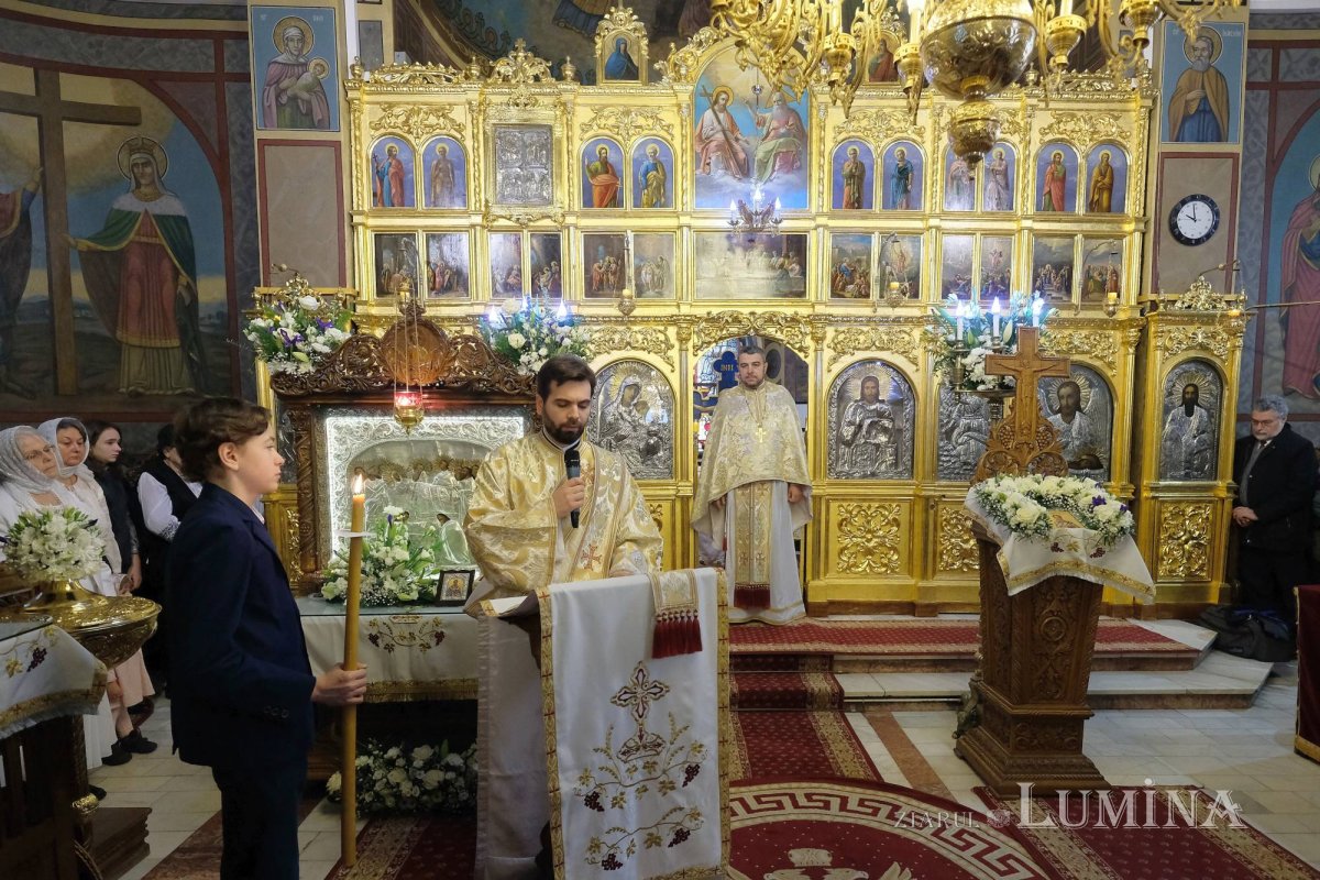 „Catapeteasma unei biserici este icoana Împărăţiei cerurilor” 137859