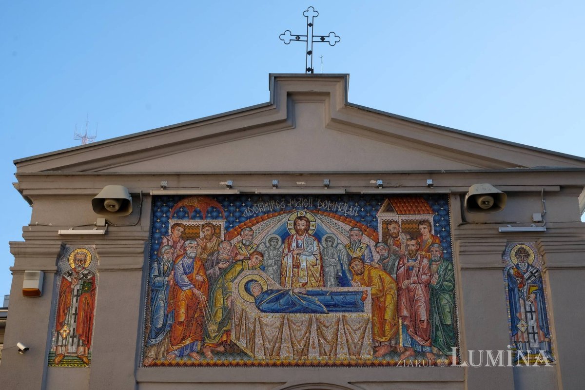 „Catapeteasma unei biserici este icoana Împărăţiei cerurilor” 137865