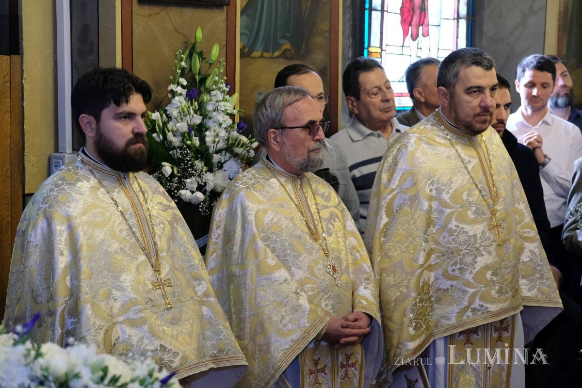 „Catapeteasma unei biserici este icoana Împărăţiei cerurilor” 137868