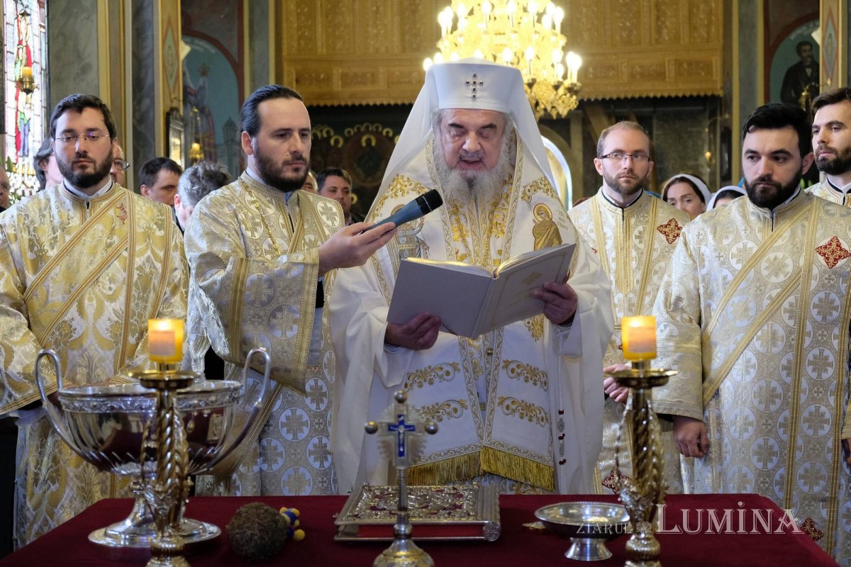 „Catapeteasma unei biserici este icoana Împărăţiei cerurilor” 137870