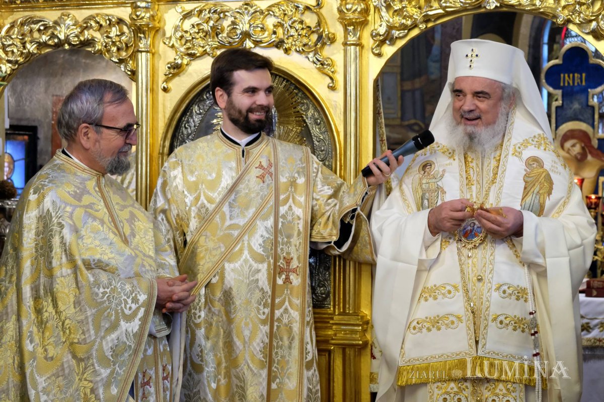 „Catapeteasma unei biserici este icoana Împărăţiei cerurilor” 137877